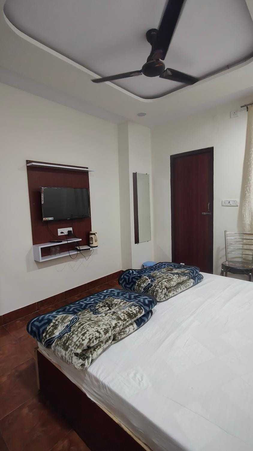 TV and multimedia, Photo of the whole room, Bedroom, air conditioner