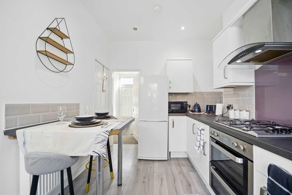 3 Bedroom House Near Leeds City Center House in Leeds