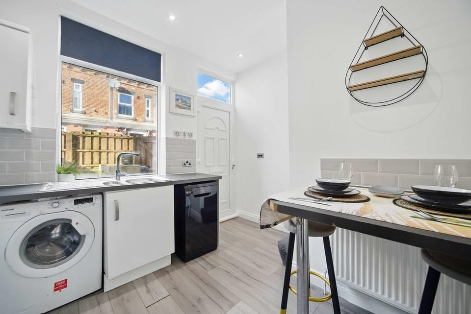 3 Bedroom House Near Leeds City Center House in Leeds