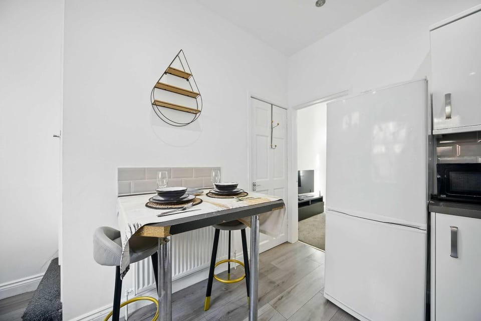 3 Bedroom House Near Leeds City Center House in Leeds