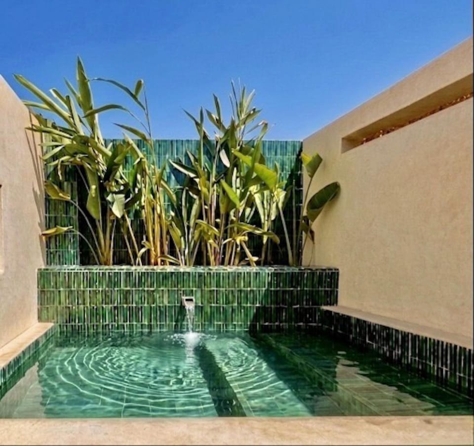 Day, Balcony/Terrace, Seating area, Pool view, Swimming pool, Entertainment