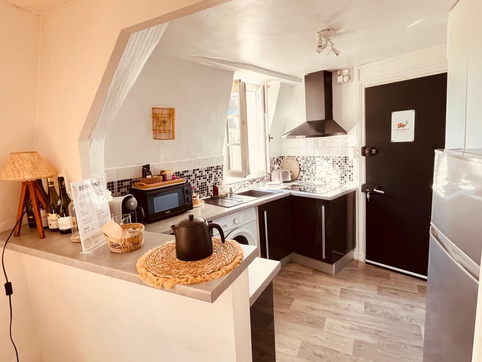 Kitchen or kitchenette, stove, stove, kitchen, kitchen