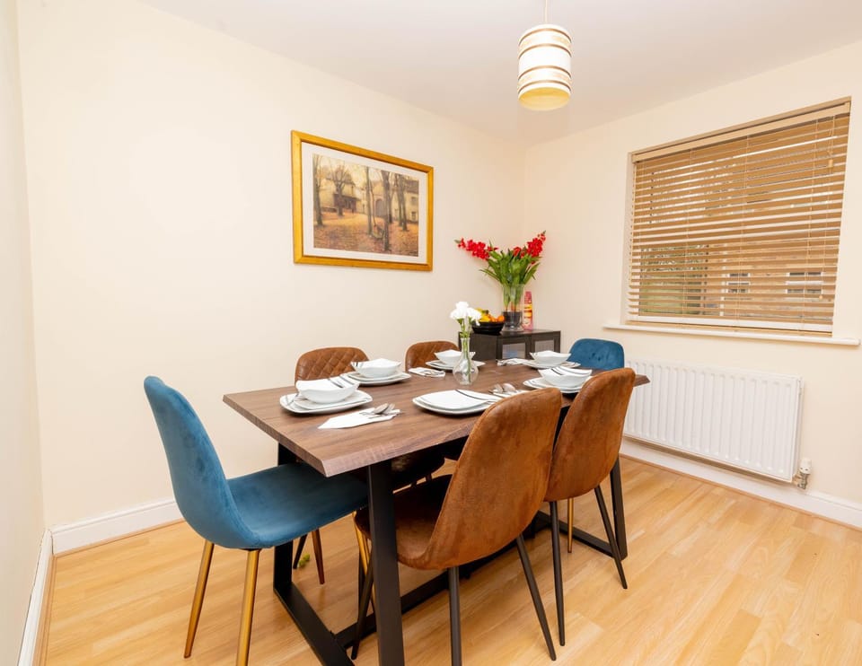 Seating area, Dining area
