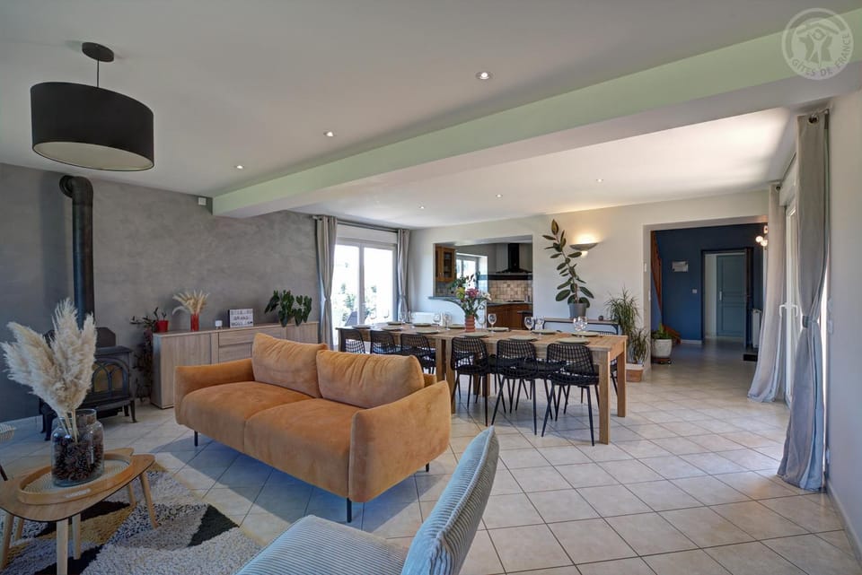 Communal lounge/ TV room, Living room, Dining area