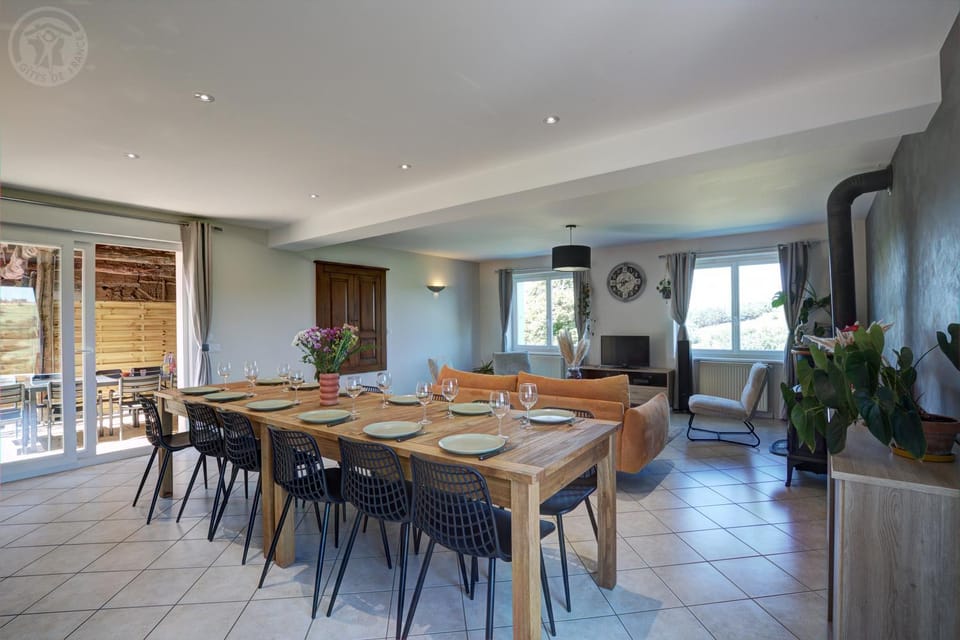 Dining area, Meals