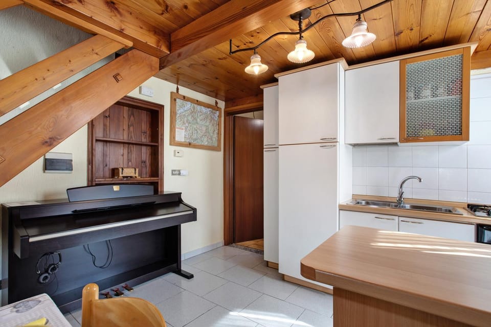 Property building, Kitchen or kitchenette, Living room