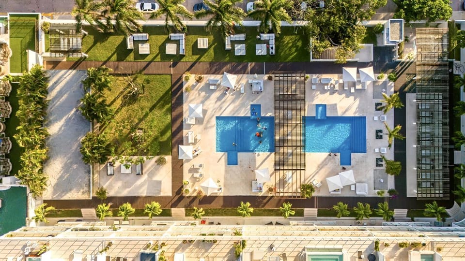 Day, Pool view, Swimming pool, sunbed