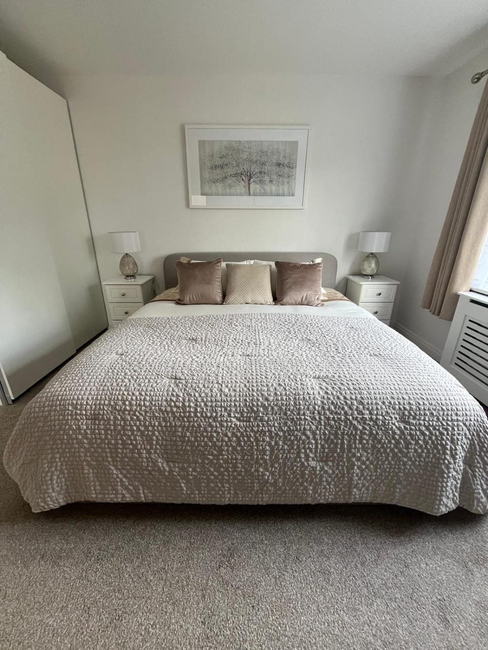 Bed, Photo of the whole room, Bedroom