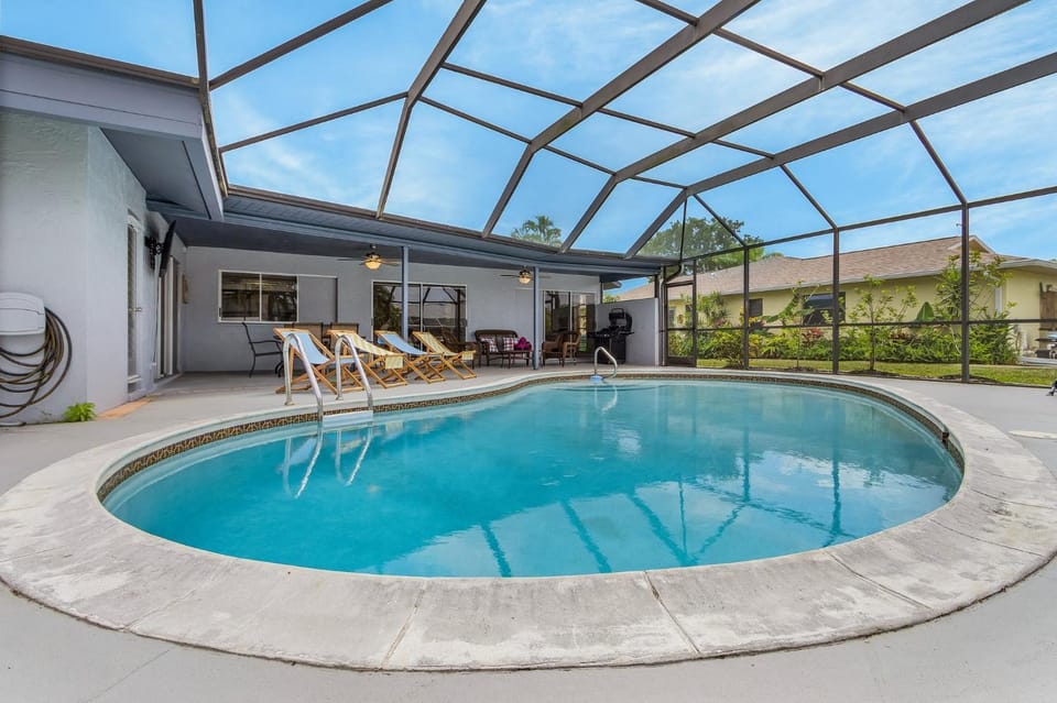 Gulf Access Canal home with Pool and Views - Villa Skyline View - Roelens House in Cape Coral