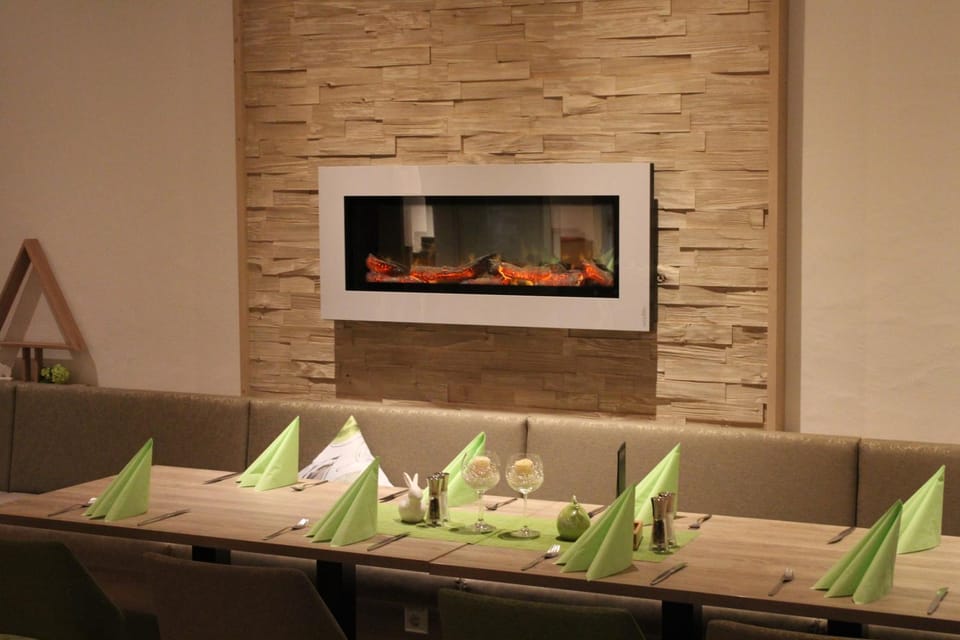 Restaurant/places to eat, Restaurant/places to eat