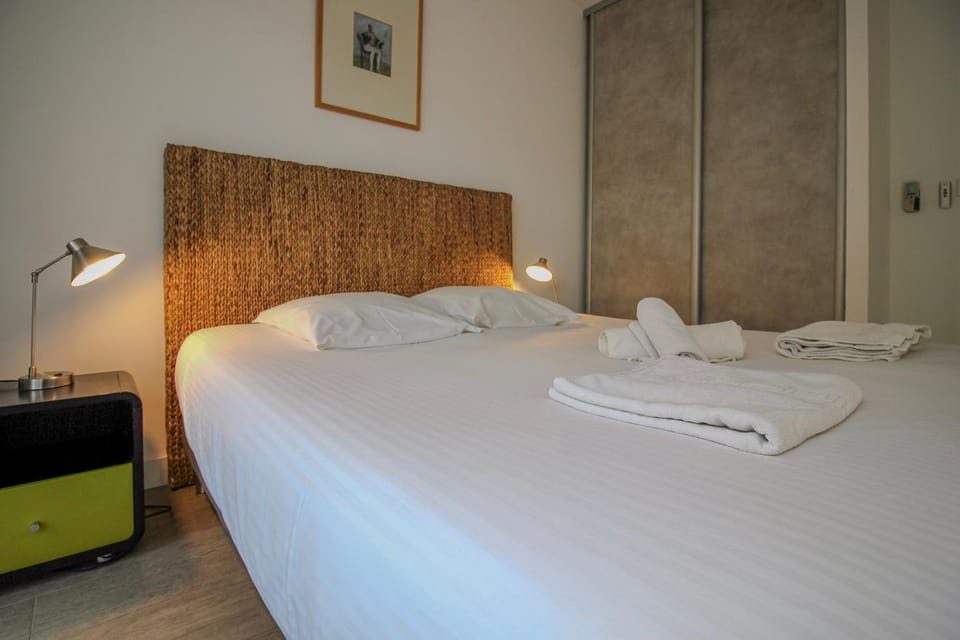 CHENES Lumineux Vue Mer Clim Confort Terrasses Parking Apartment in Antibes