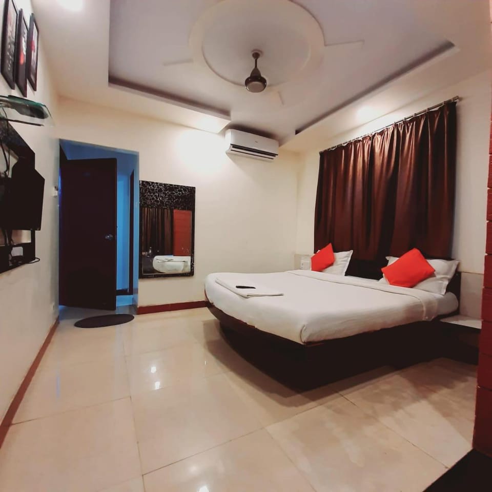 Hotel Savera Holidays Main Market Bed and Breakfast in Mahabaleshwar