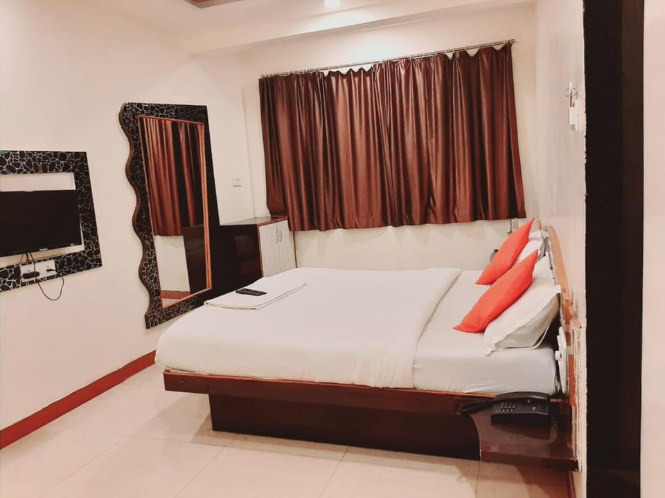 Hotel Savera Holidays Main Market Bed and Breakfast in Mahabaleshwar