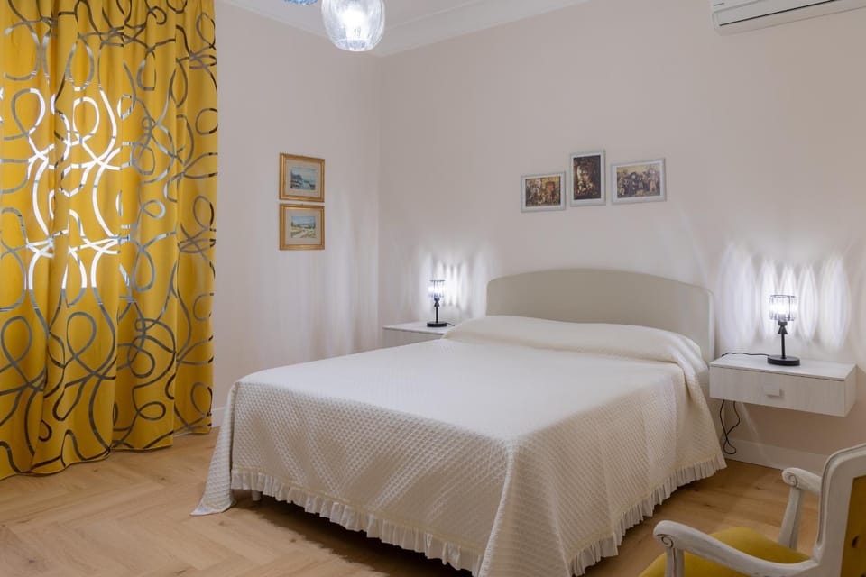 Bed, Photo of the whole room, Bedroom, air conditioner