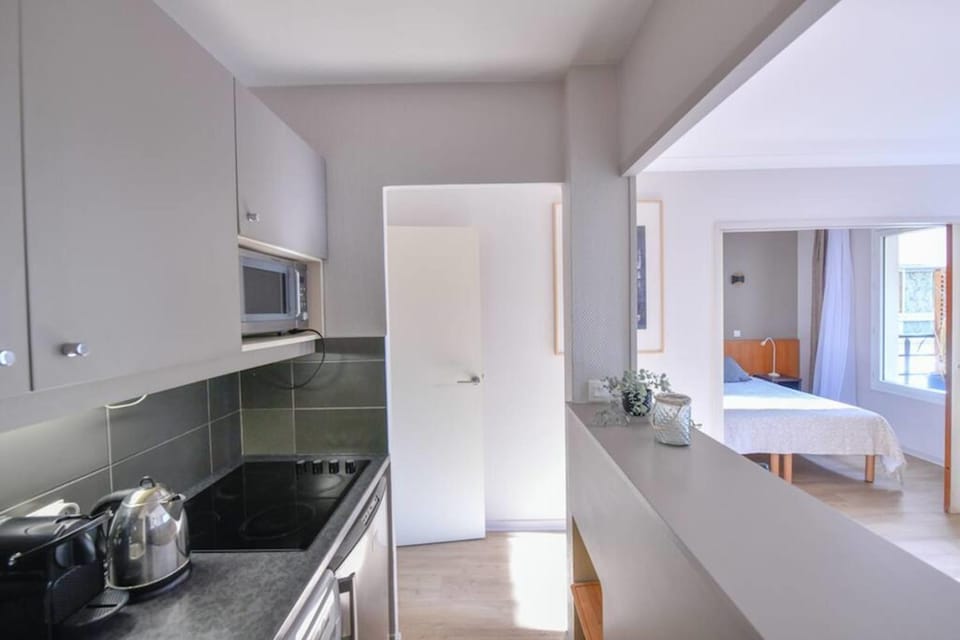 Cosy Apt With Balcony - Buttes Chaumont Apartment in Paris