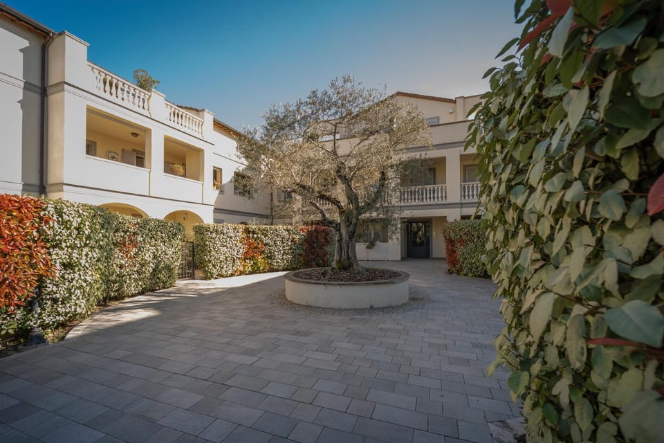 Property building, Day, Garden, Garden view