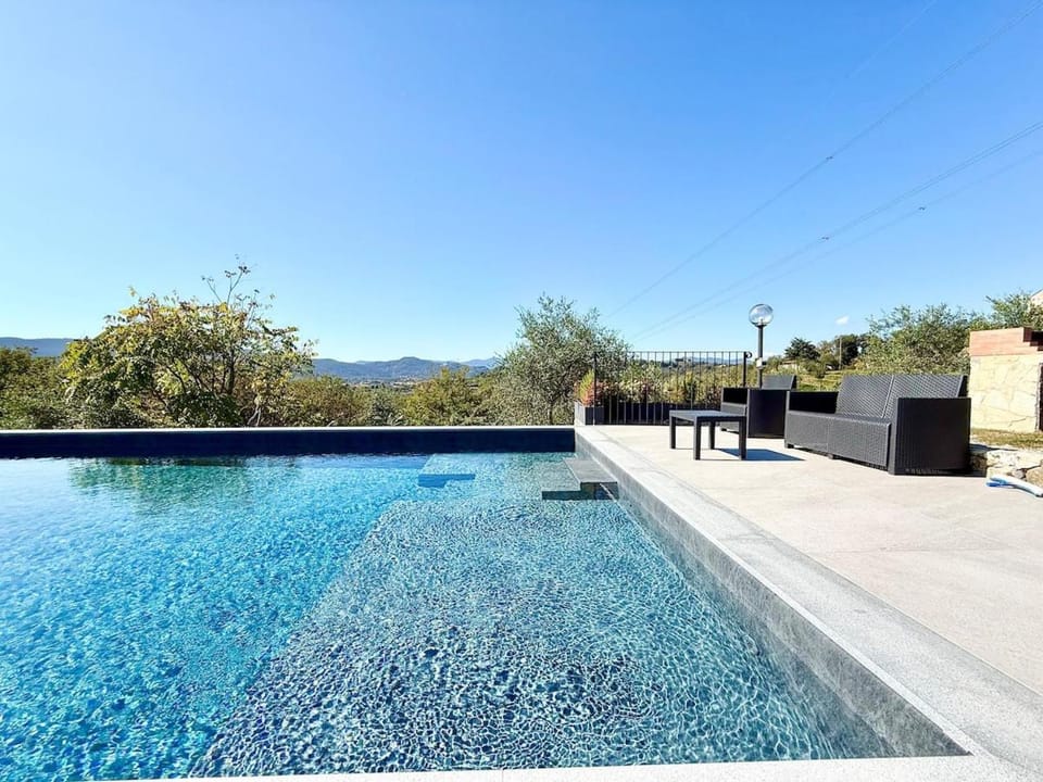 Day, Natural landscape, Mountain view, Pool view, Swimming pool, sunbed