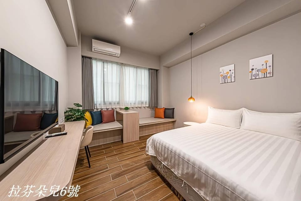 Bed, TV and multimedia, Photo of the whole room, Seating area, air conditioner