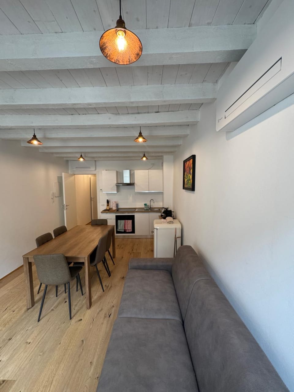 Kitchen or kitchenette, Living room, Seating area, Dining area