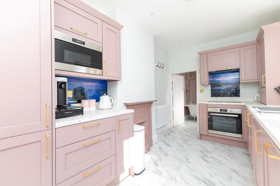 Kitchen or kitchenette, kitchen