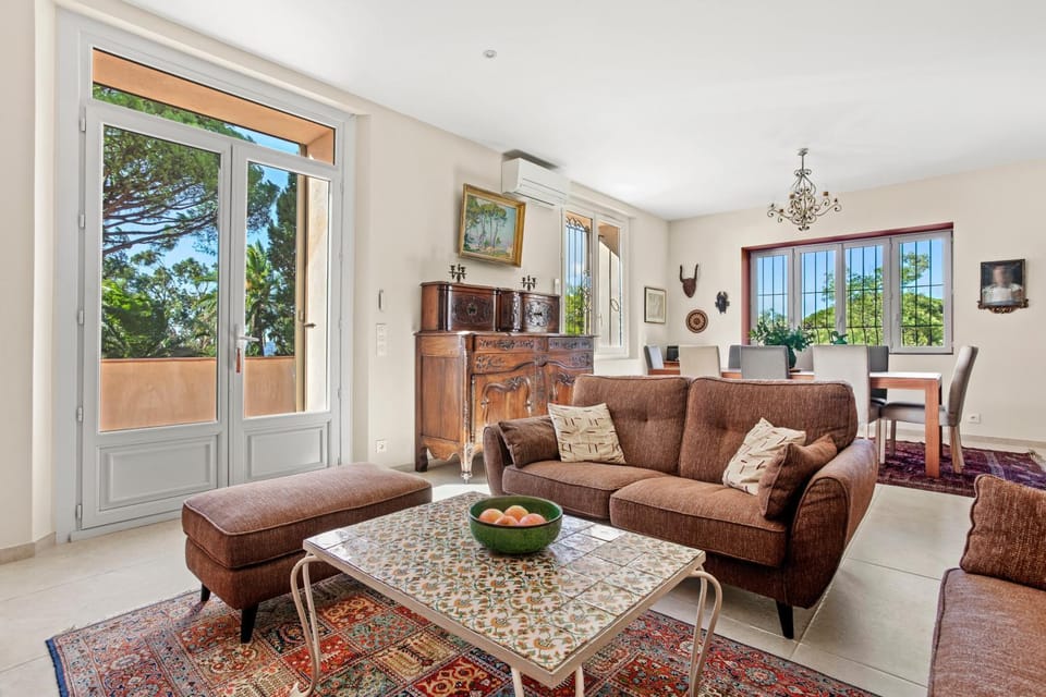 Property building, Living room