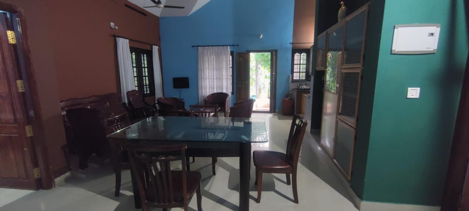 Blooms Aquatica House in Kerala