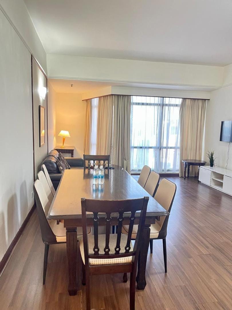 Seating area, Dining area