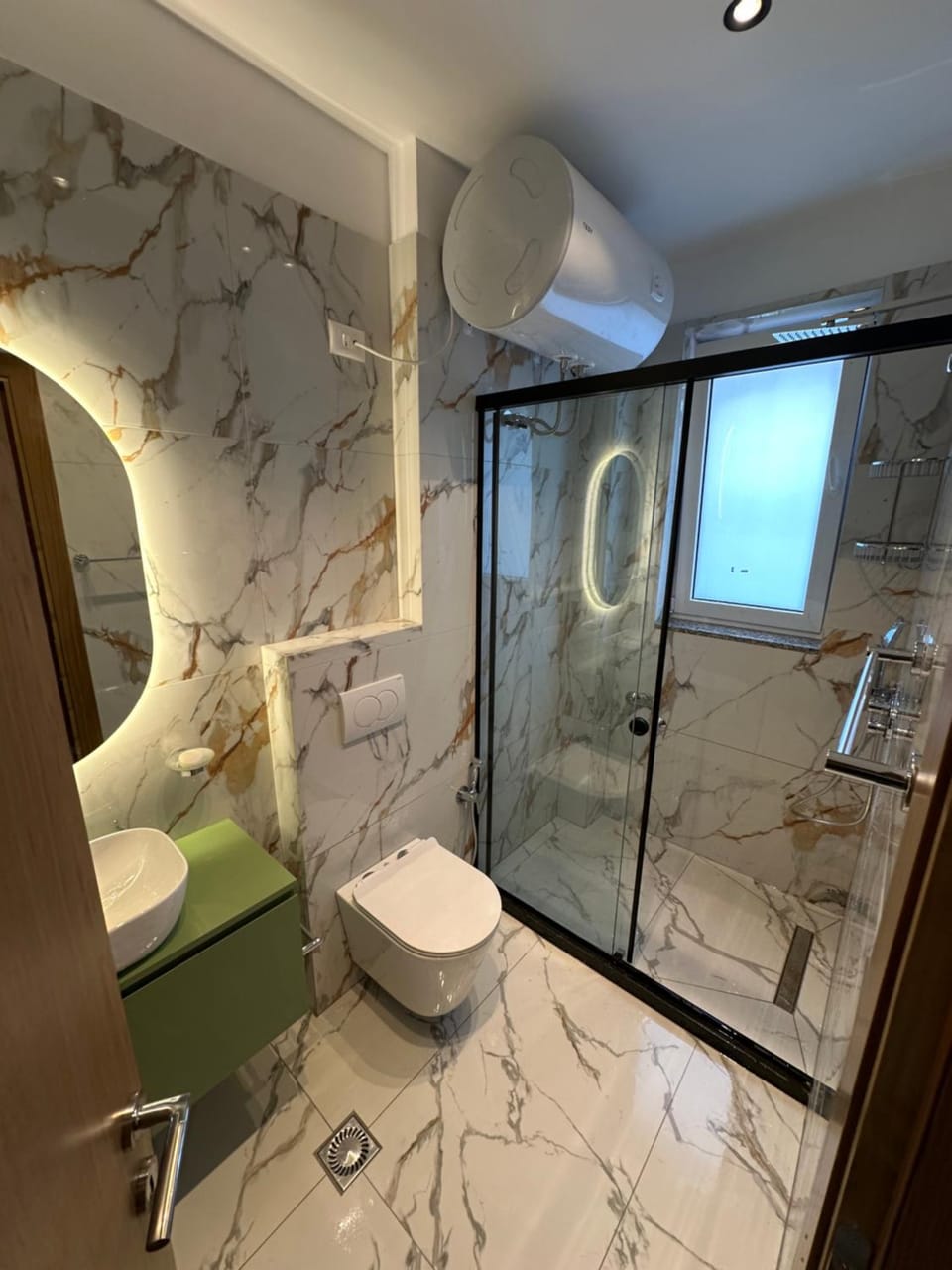 Shower, Toilet, Bathroom, towels