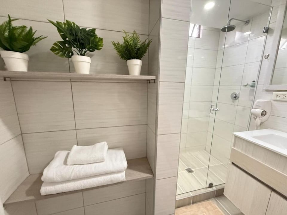 Ac, fast wifi 400 mg, quiet, nature in El Poblado Apartment in Medellin
