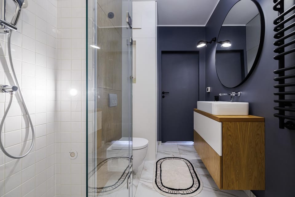 Shower, Toilet, Bathroom