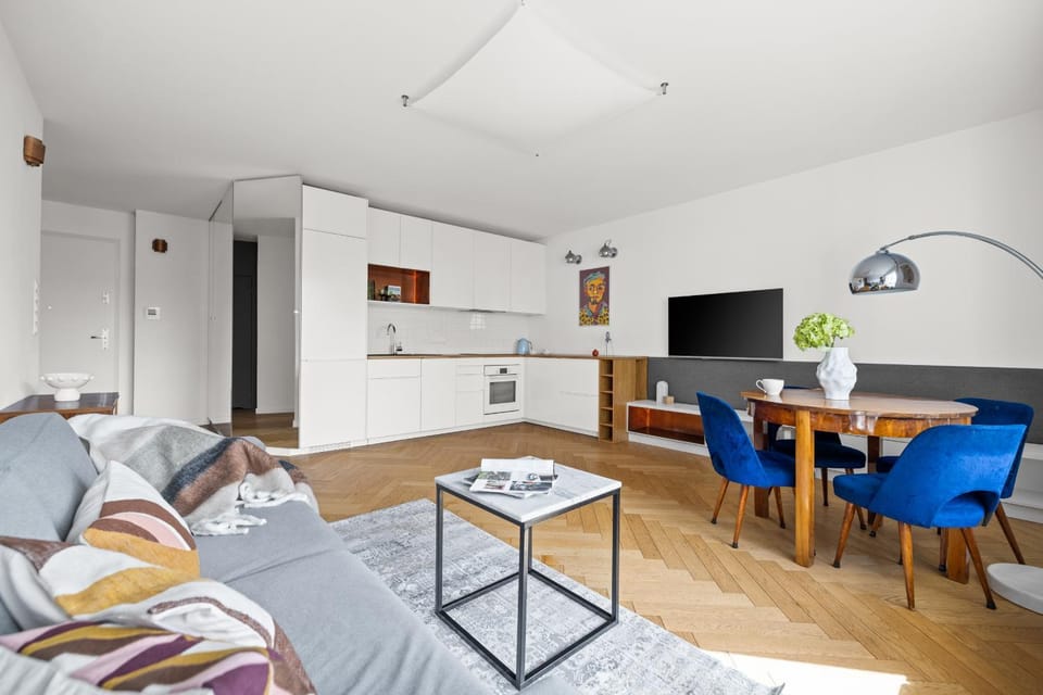 TV and multimedia, Kitchen or kitchenette, Living room, Photo of the whole room, Seating area, Dining area, Bedroom