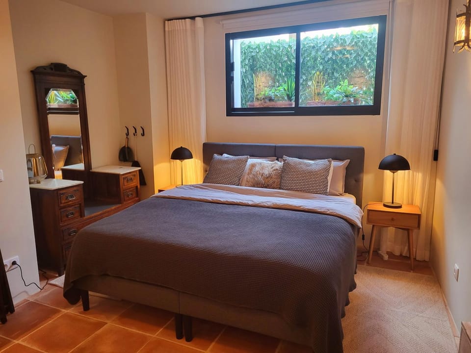 TV and multimedia, Bedroom, heating, storage, air conditioner