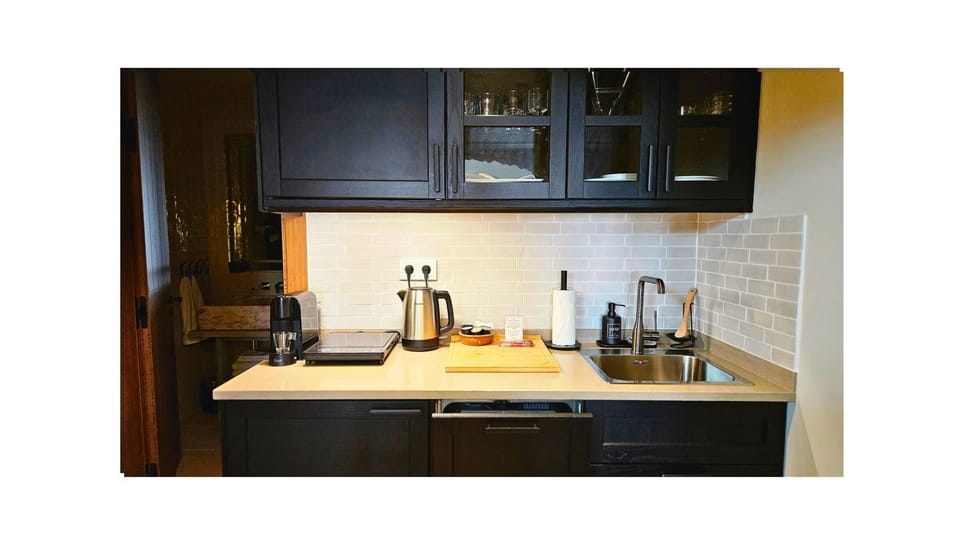 Coffee/tea facilities, Kitchen or kitchenette, dishwasher, minibar, toaster