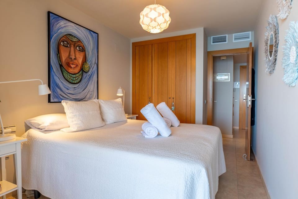 Bed, Photo of the whole room, Bedroom, wardrobe, air conditioner