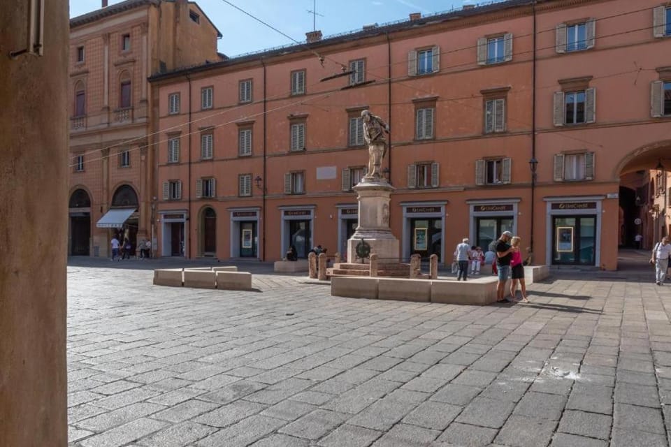 BOLOGNA CITY CENTER H- ROOMS AND SUITES - Near Rizzoli Hospital Bed and Breakfast in Bologna