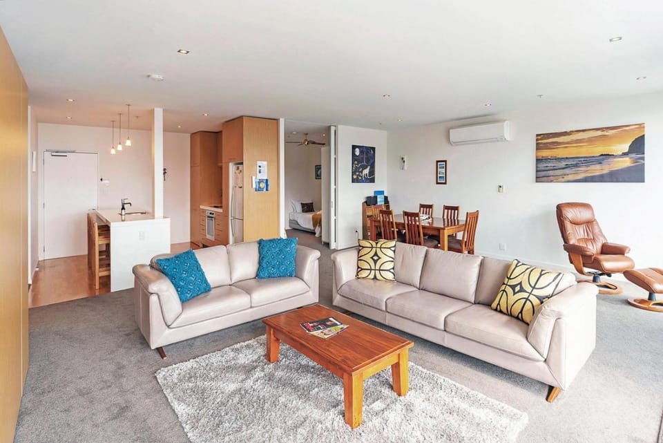 Kitchen or kitchenette, Living room, Dining area