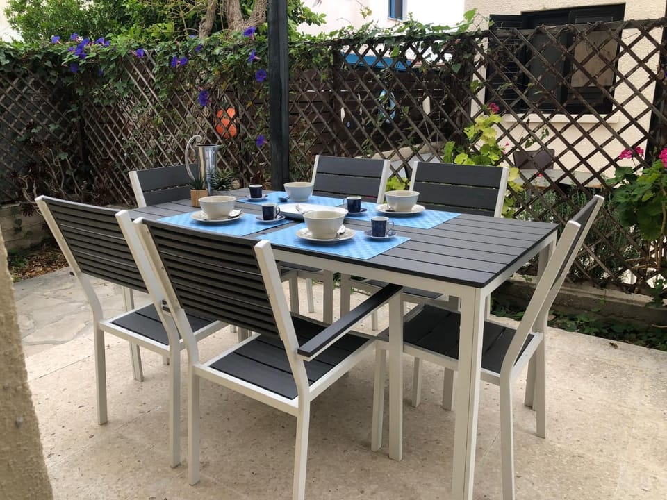 Patio, Garden, Dining area