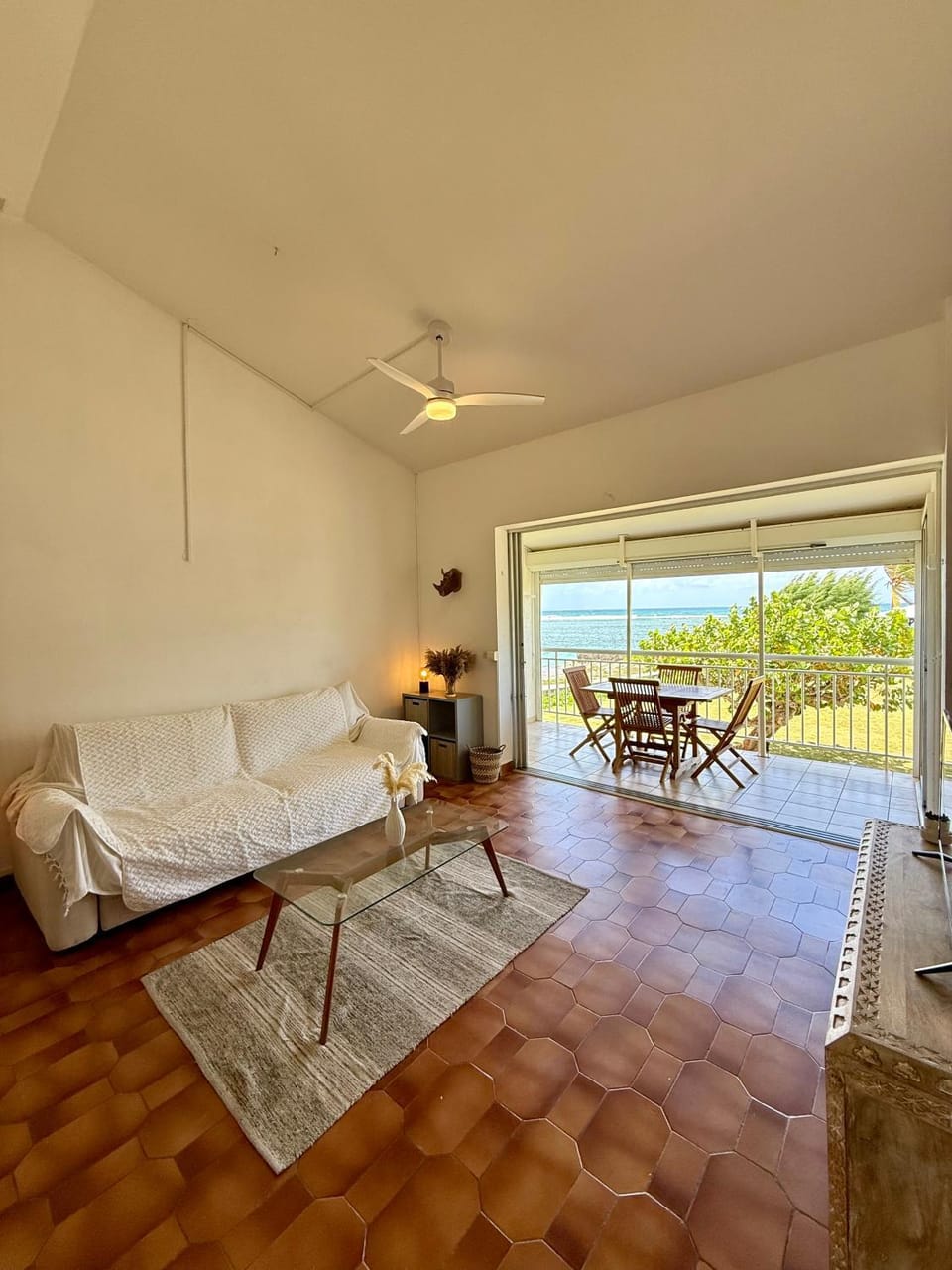 Natural landscape, View (from property/room), Balcony/Terrace, Living room, Seating area, Dining area, Sea view