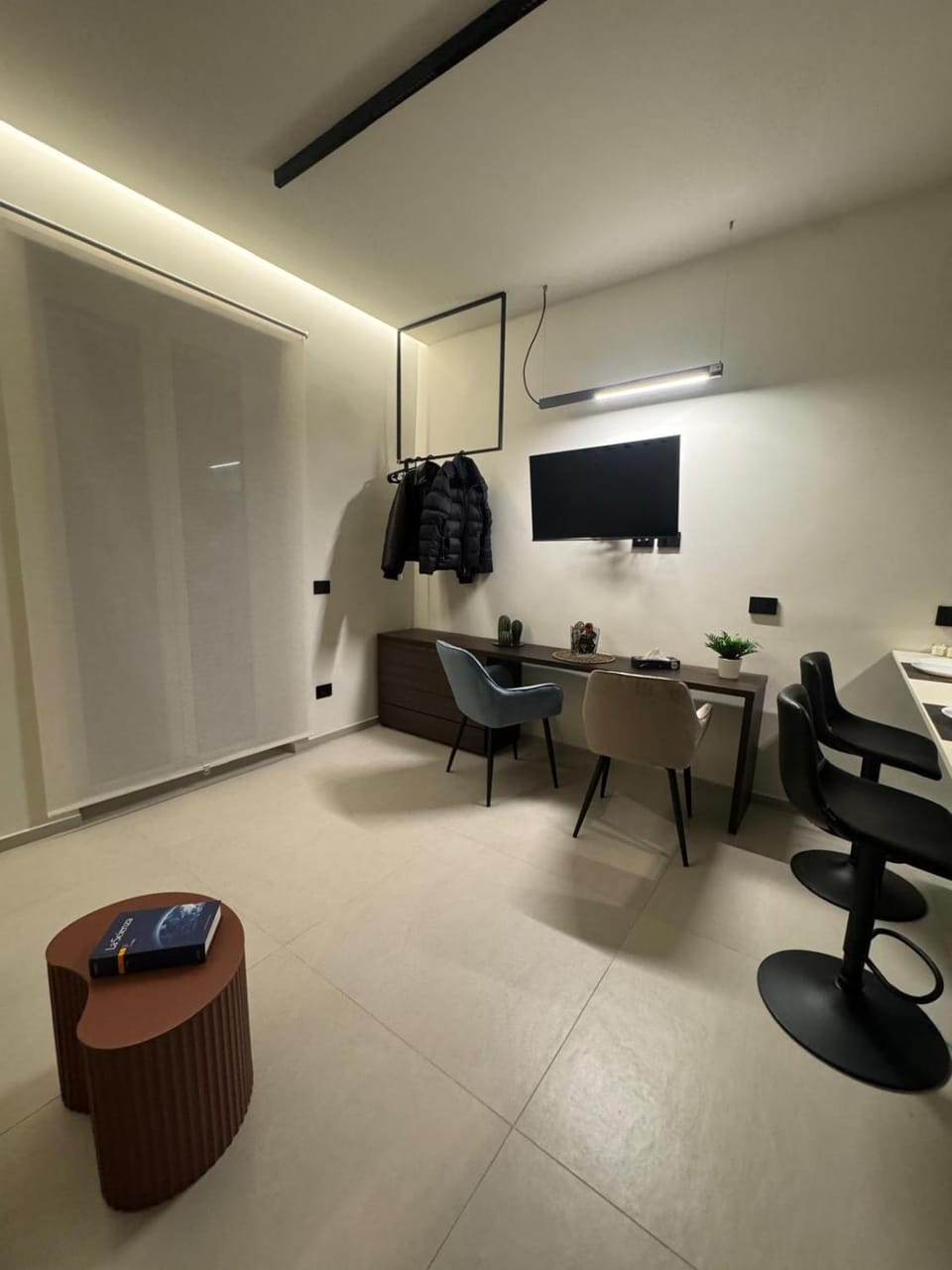TV and multimedia, Living room, Seating area, Dining area
