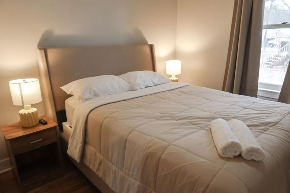 Cozy 2BR 5min to NYC Train and 10min to Seton Hall Apartment in West Orange