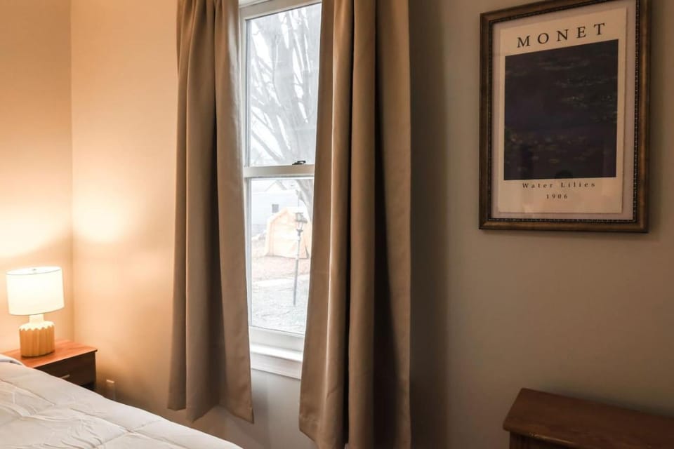 Cozy 2BR 5min to NYC Train and 10min to Seton Hall Apartment in West Orange
