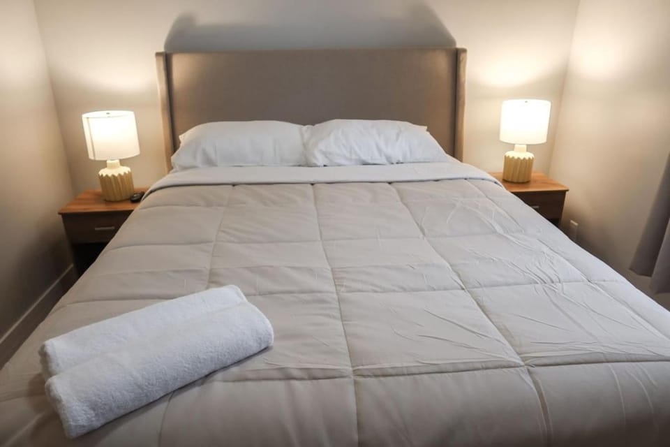 Cozy 2BR 5min to NYC Train and 10min to Seton Hall Apartment in West Orange