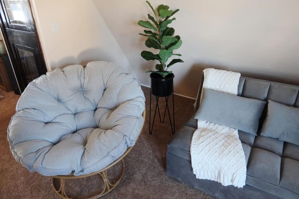 Cozy Attic Studio for 2 5min to NYC Train Station Apartment in West Orange