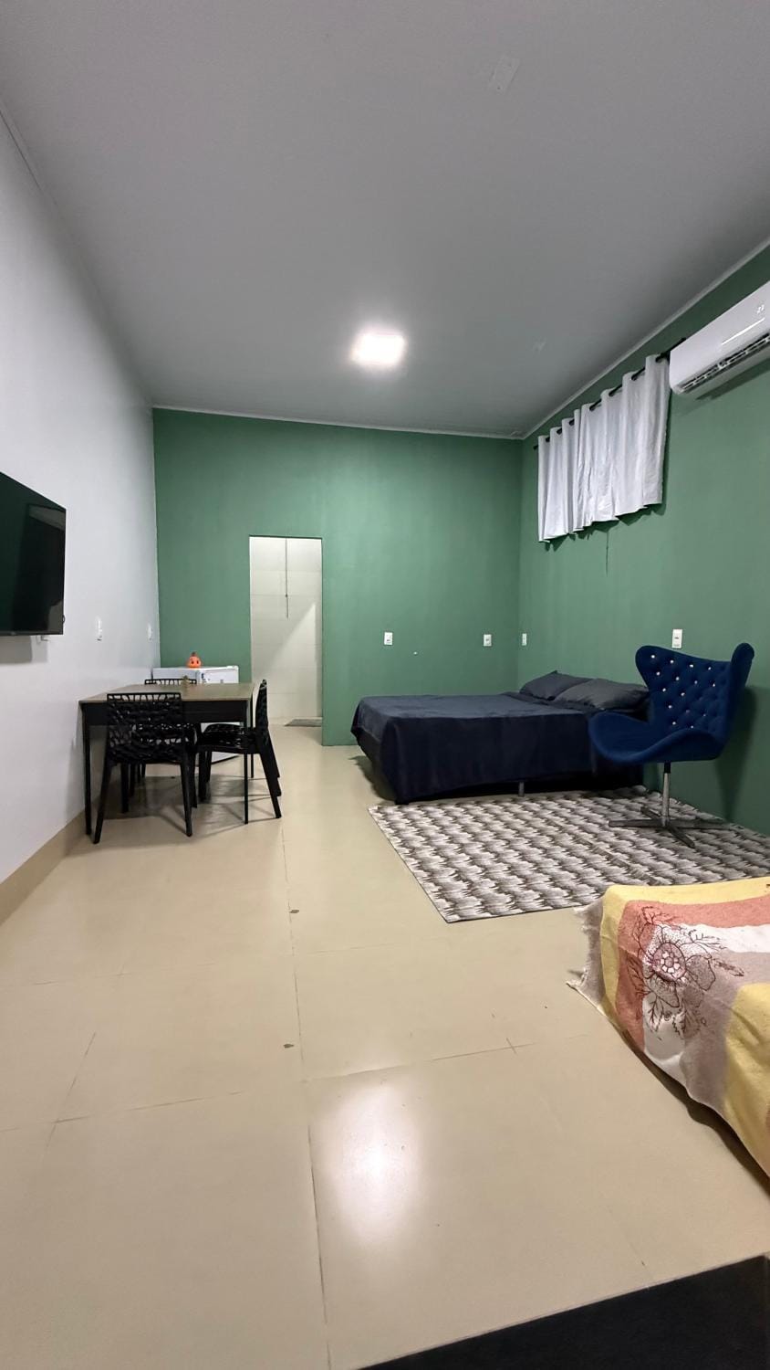 Bed, TV and multimedia, Photo of the whole room