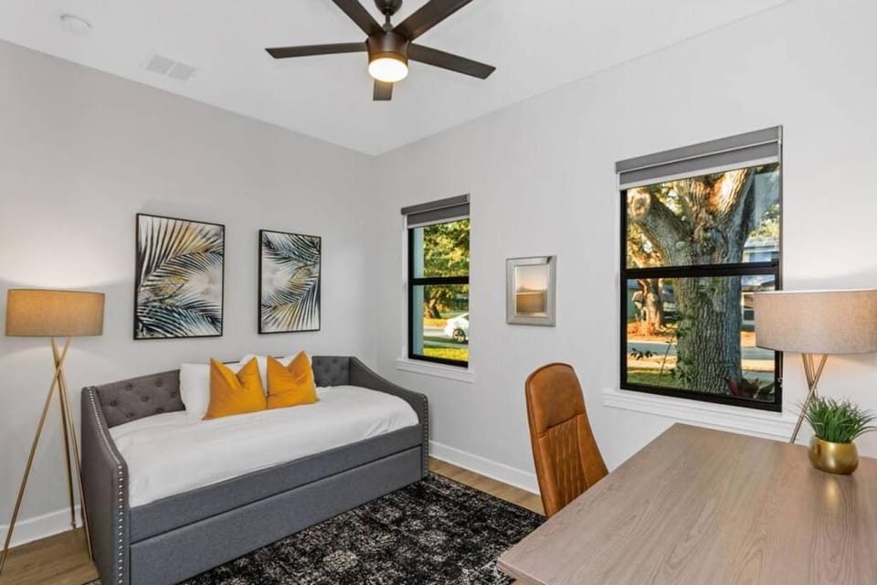 5BR Serenity Tampa Pool and Hot tub House in Tampa