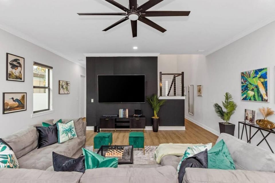5BR Serenity Tampa Pool and Hot tub House in Tampa