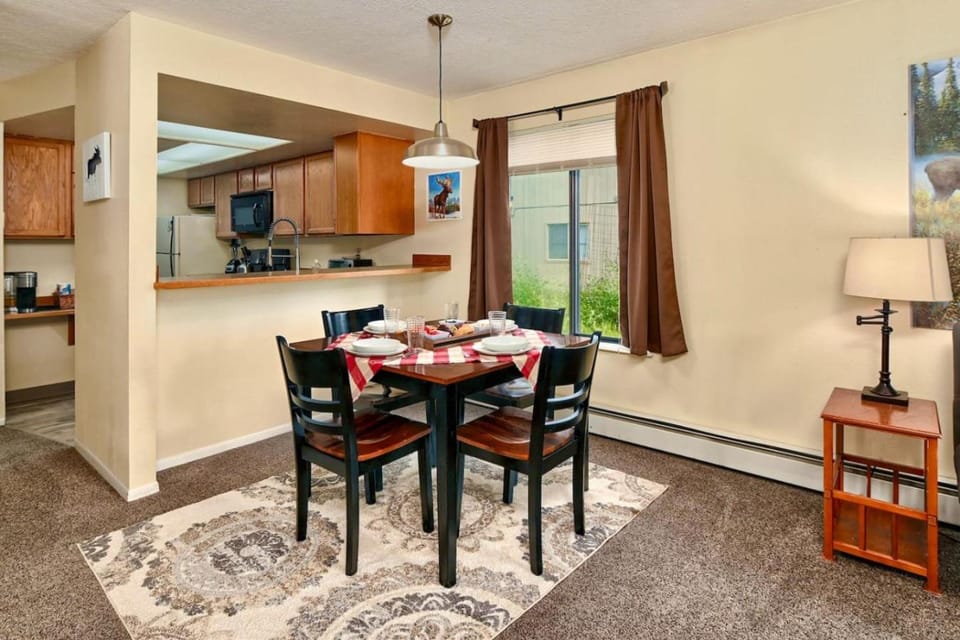 Sneaky Moose Townhome 2BR 2BA House in Kenai