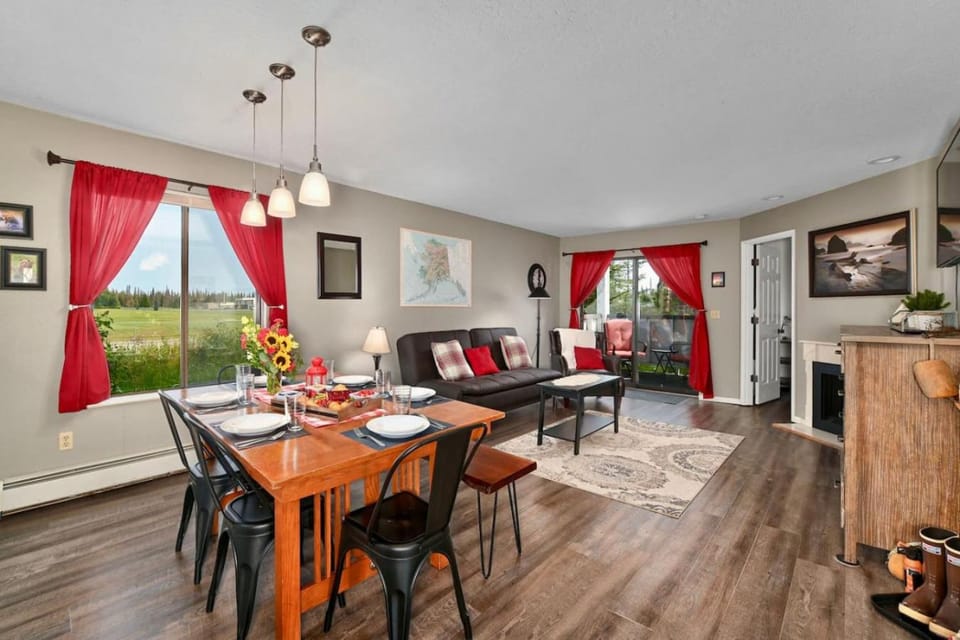 Classic AK Townhome 2BR 2BA House in Kenai
