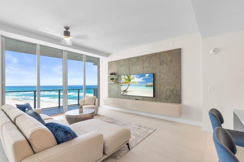 Luxe 2BR 2.5BA Ocean View Condo in Amrit Resort Apartment in Riviera Beach