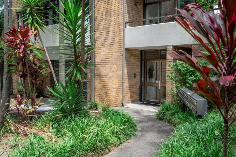 Garden Apartment with Large Outdoor Areas. Apartment in Sydney